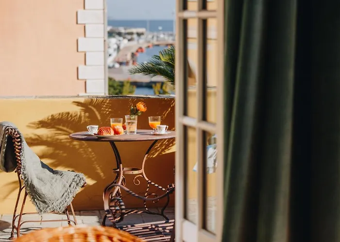 Πανσιόν A Casa Reale *